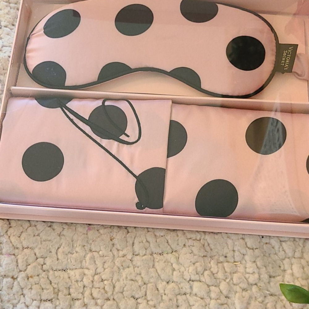 💜New VS sleep mask set💜 - Picture 5 of 8